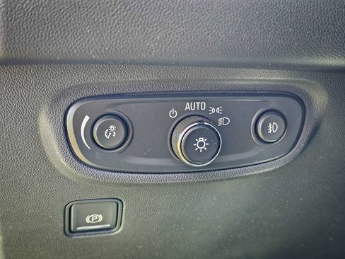 Used 2021 GMC Terrain SLT w/ Infotainment Package II AWD/4WD image 17