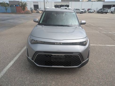 Used 2025 Kia Soul LX w/ LX Technology Package FWD image 3