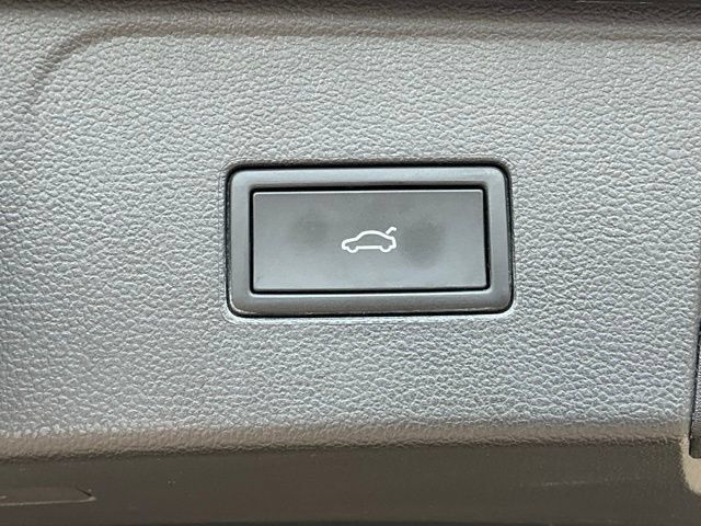 Used 2025 Volkswagen Atlas SE FWD image 20