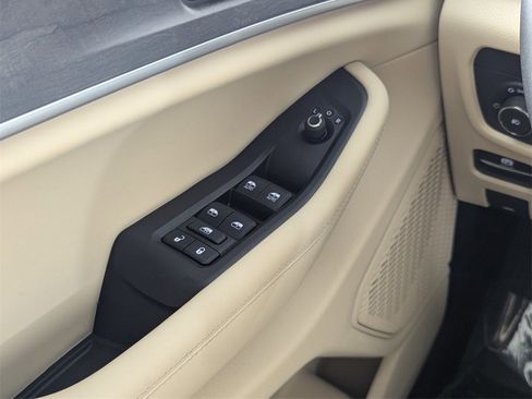 Used 2025 Jeep Grand Cherokee Limited image 17