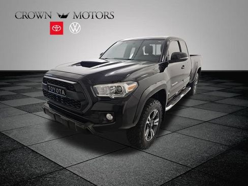 Used 2016 Toyota Tacoma TRD Sport w/ Towing Package AWD/4WD image 3