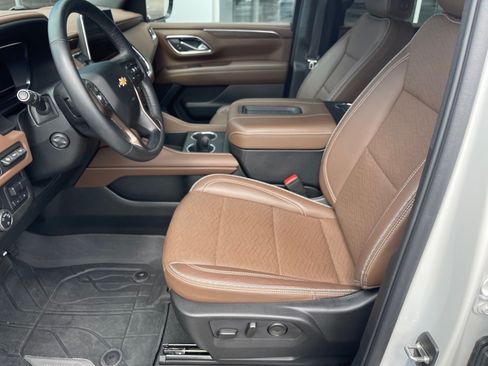 Used 2024 Chevrolet Suburban High Country RWD image 10
