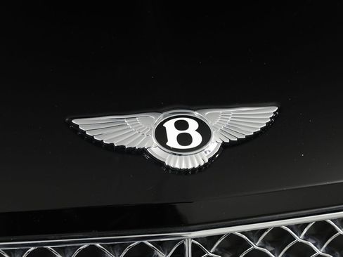 Used 2022 Bentley Bentayga image 12