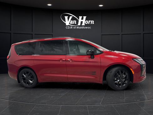 New 2027 Chrysler Pacifica Select FWD image 8