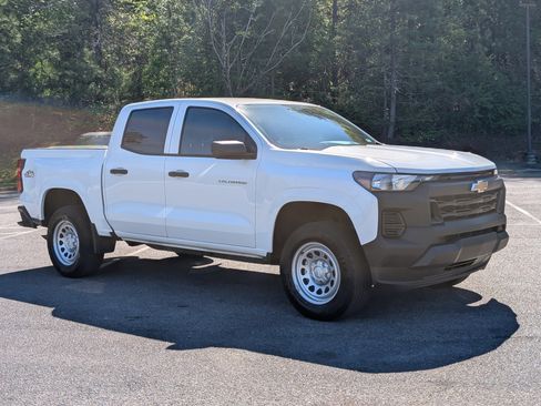 Used 2023 Chevrolet Colorado W/T image 11