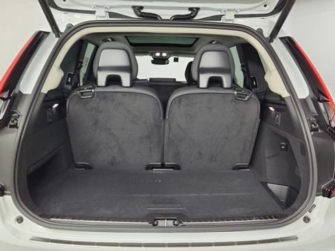 Certified 2025 Volvo XC90 B6 Core w/ Protection Package Premier AWD/4WD image 40