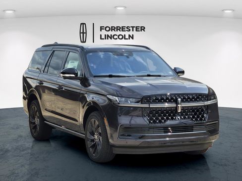 New 2025 Lincoln Navigator Reserve w/ Jet Appearance Package image 1