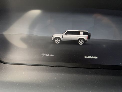 Used 2025 Land Rover Defender 110 S image 59