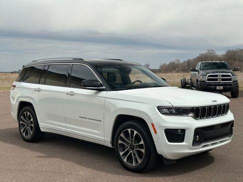 Used 2022 Jeep Grand Cherokee L Overland w/ Luxury Tech Group IV image 7