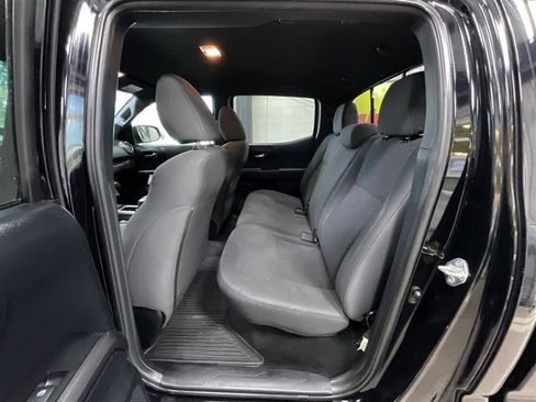 Used 2018 Toyota Tacoma TRD Off-Road w/ Technology Package AWD/4WD image 22