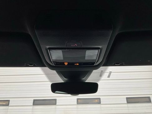 Used 2025 Volkswagen Atlas Cross Sport SE image 16