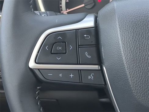 Certified 2025 Toyota Highlander XLE image 25