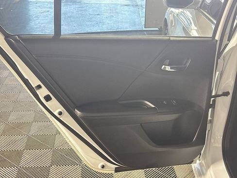Used 2017 Honda Accord Touring image 20