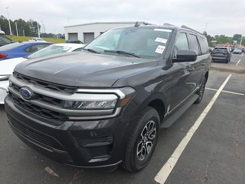 Used 2024 Ford Expedition Max XLT image 3