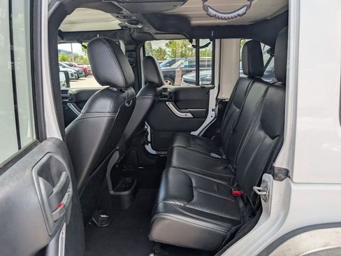 Used 2017 Jeep Wrangler Unlimited Rubicon w/ Dual Top Group AWD/4WD image 12