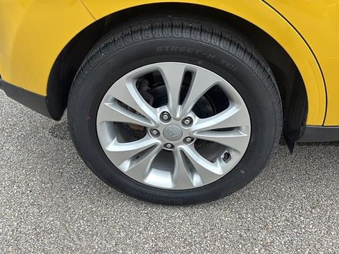 Used 2016 Kia Soul + FWD image 12