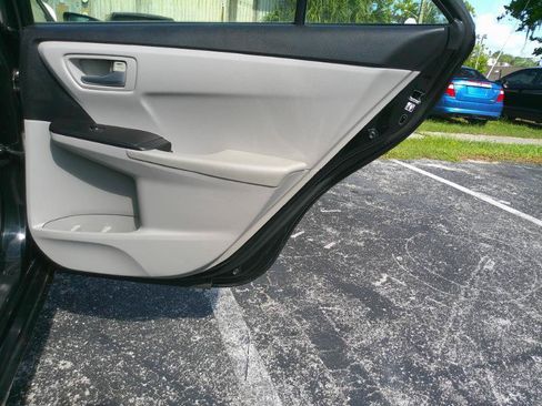 Used 2017 Toyota Camry SE FWD image 23