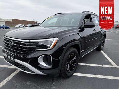 Used 2025 Volkswagen Atlas Peak Edition SE AWD/4WD image 1