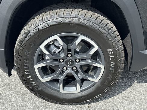 New 2026 Chevrolet Equinox ACTIV w/ Convenience Package III AWD/4WD image 32