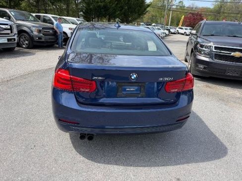 Used 2017 BMW 330i xDrive Sedan w/ Premium Package image 4
