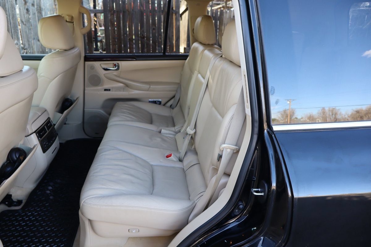 Used 2011 Lexus LX 570 4WD w/ Luxury Pkg image 20
