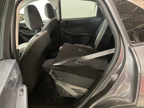 Used 2022 Ford Escape SE image 16