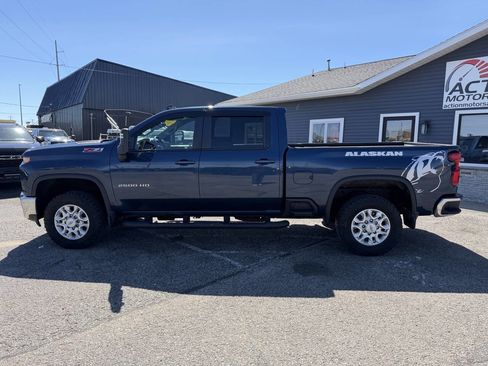 Used 2020 Chevrolet Silverado 2500 LT AWD/4WD image 2
