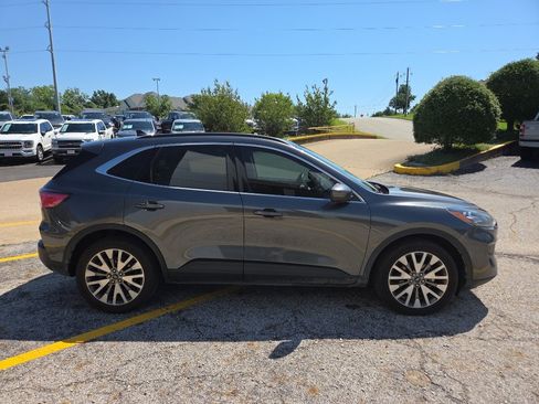 Used 2020 Ford Escape Titanium AWD/4WD image 4