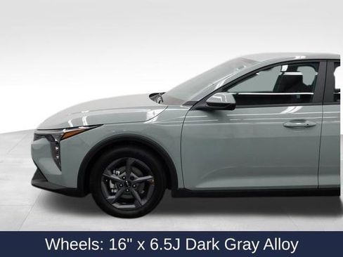 Used 2025 Kia K4 LXS image 18