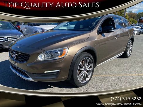 Used 2015 Volvo V60 T5 Cross Country image 1