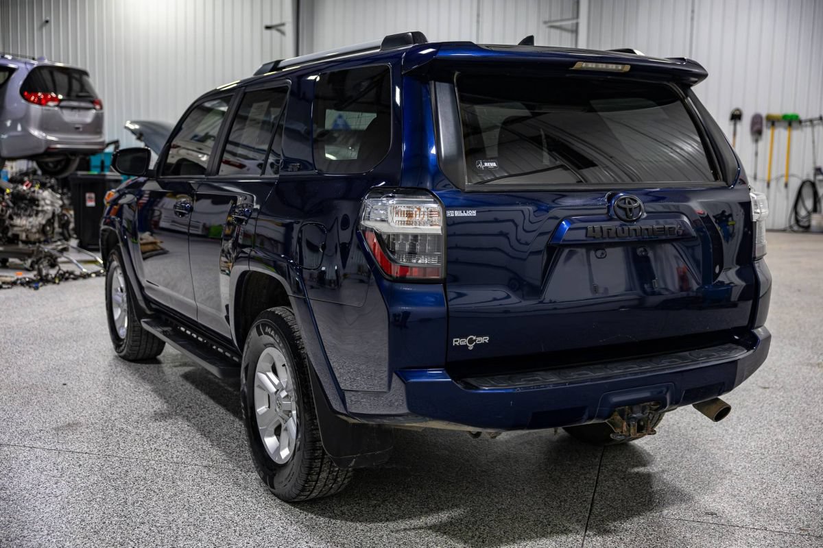 Used 2022 Toyota 4Runner SR5 AWD/4WD image 3