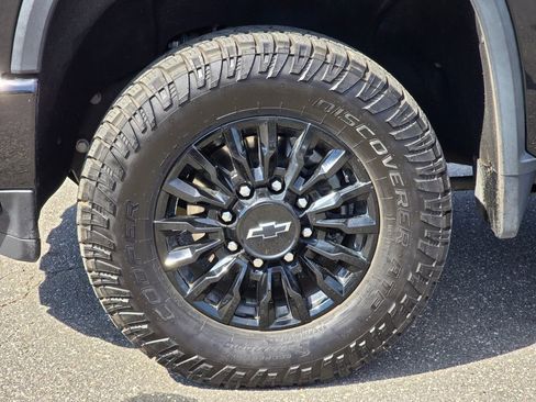 Used 2021 Chevrolet Silverado 2500 LT w/ Midnight Edition image 11