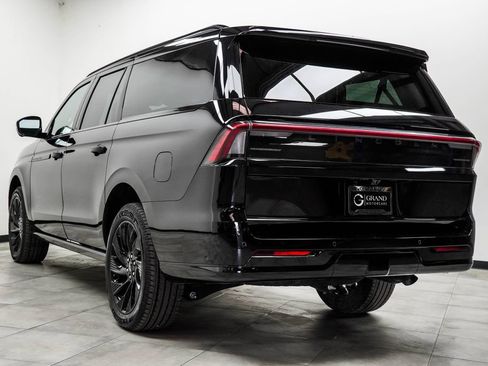 Used 2025 Lincoln Navigator L Reserve w/ Jet Appearance Package AWD/4WD image 10