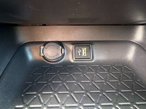 Used 2025 Toyota RAV4 LE AWD/4WD image 32