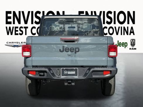 Certified 2024 Jeep Gladiator Sport image 9