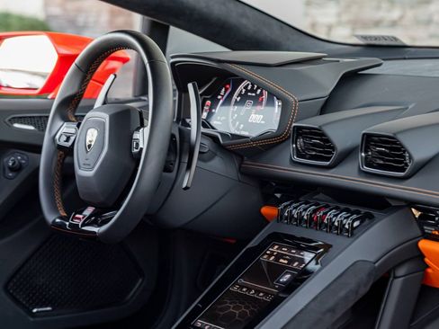 Used 2020 Lamborghini Huracan EVO image 29