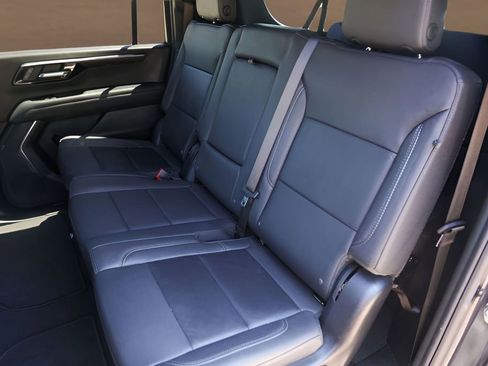Used 2025 Chevrolet Suburban Z71 AWD/4WD image 24