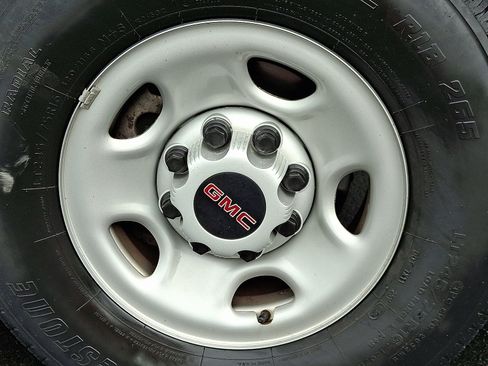 Used 2023 GMC Savana 2500 w/ Driver Convenience Package image 8