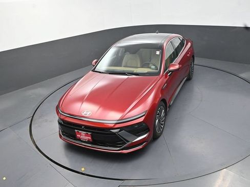 Used 2025 Hyundai Sonata Limited FWD image 25