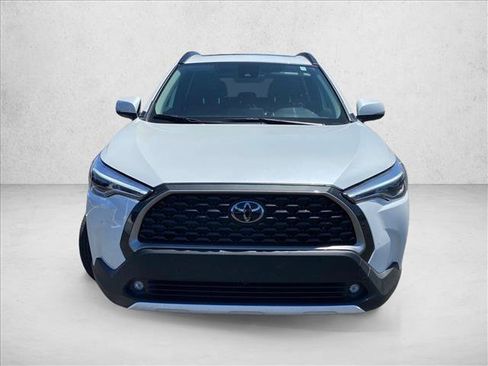 Used 2022 Toyota Corolla Cross XLE w/ Convenience Package FWD image 2