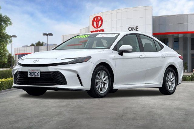 Used 2025 Toyota Camry LE FWD image 9