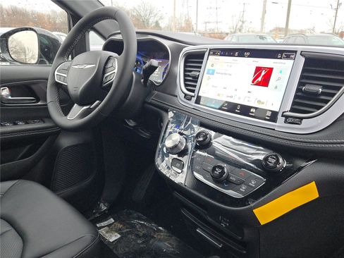 New 2026 Chrysler Pacifica Select image 8