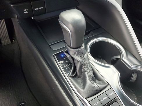 Used 2018 Toyota Camry XSE image 27