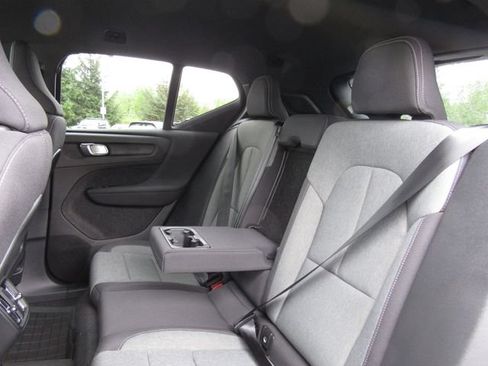 Used 2024 Volvo XC40 B5 Core AWD/4WD image 16