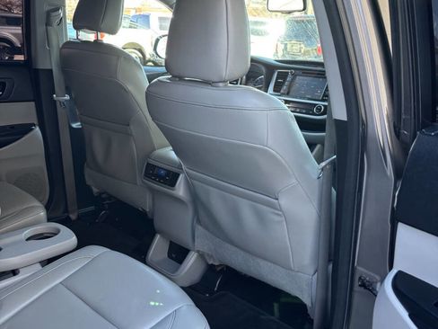 Used 2016 Toyota Highlander XLE image 20