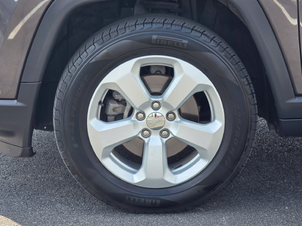 Used 2018 Jeep Compass Latitude AWD/4WD image 9