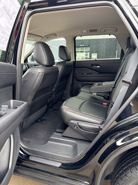 Used 2025 Nissan Pathfinder SL AWD/4WD image 6