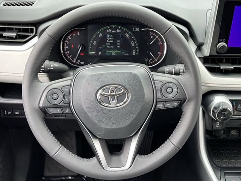 Used 2025 Toyota RAV4 XLE Premium image 11