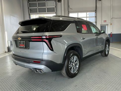 Used 2024 Chevrolet Traverse LT image 34