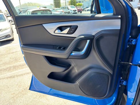 Used 2025 Chevrolet Blazer LT FWD image 18